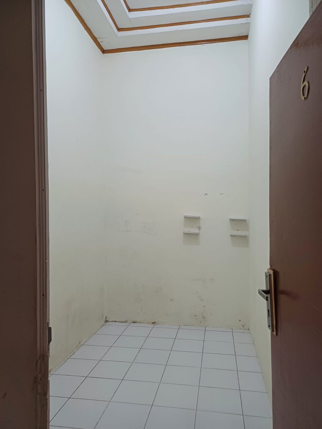 Ruang Kamar dengan Plafon Tinggi